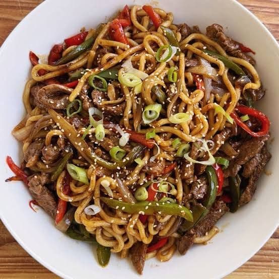 Beef in Black Pepper Sauce Chow Mein